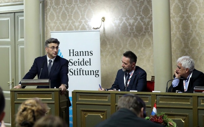 Predsjednik Vlade Andrej Plenković na konferenciji